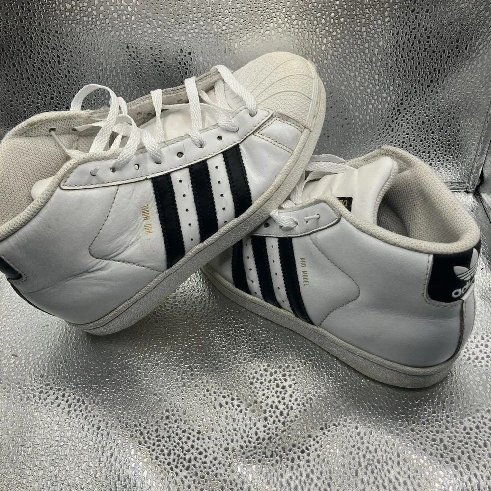 YOUTH ADIDAS PRO MODEL J (S85962) BASKETBALL SNEAKER WHT CORE BLK YOUTH SIZE 4